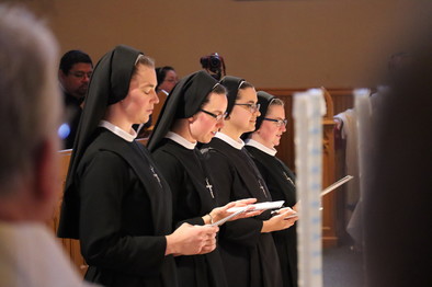 Probandinnen 2022 Sisters at Mass